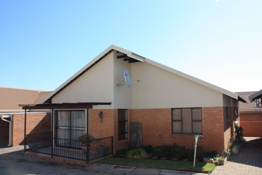 2 Bedroom Property for Sale in Langenhovenpark Free State